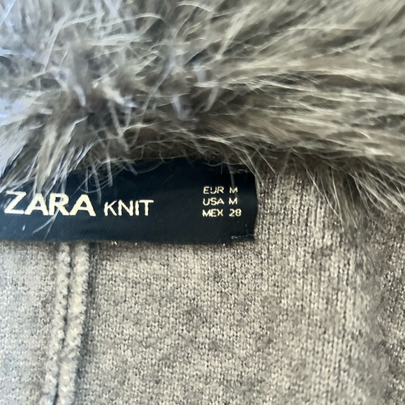 Zara Knit cape gray with faux fur collar size Medium - Picture 6 of 7